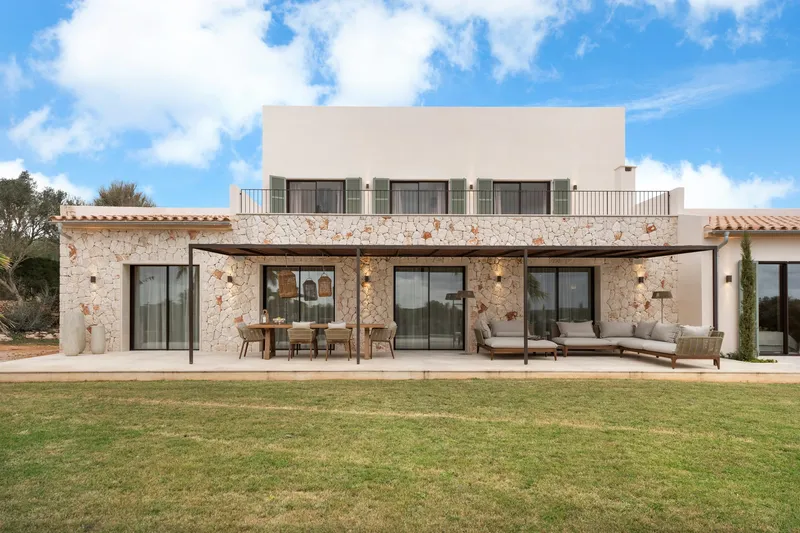 Modern elegance and Mallorcan charm in Ses Salines — photo 2