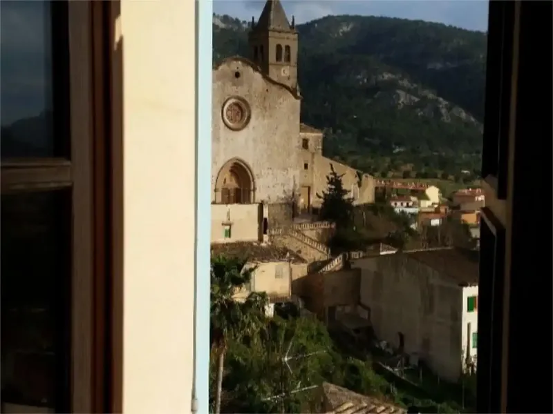 ¡Bienvenido a esta encantadora casa de pueblo en Andratx, Mallorca! Esta propiedad única, construida en 2007, ofrece una combinación perfect — photo 5