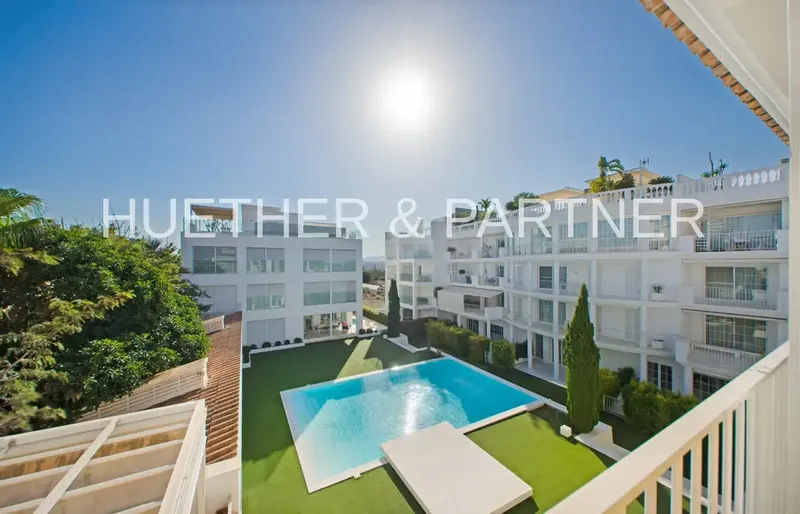 This modern and bright penthouse is located in one of the most coveted and exclusive residential complexes in Porto Cristo. Even the facade — photo 2