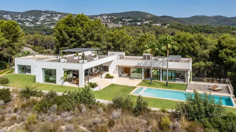 This spectacular villa in Son Vida is located in one of the most privileged residential areas of Mallorca and offers a lot of privacy — photo 2