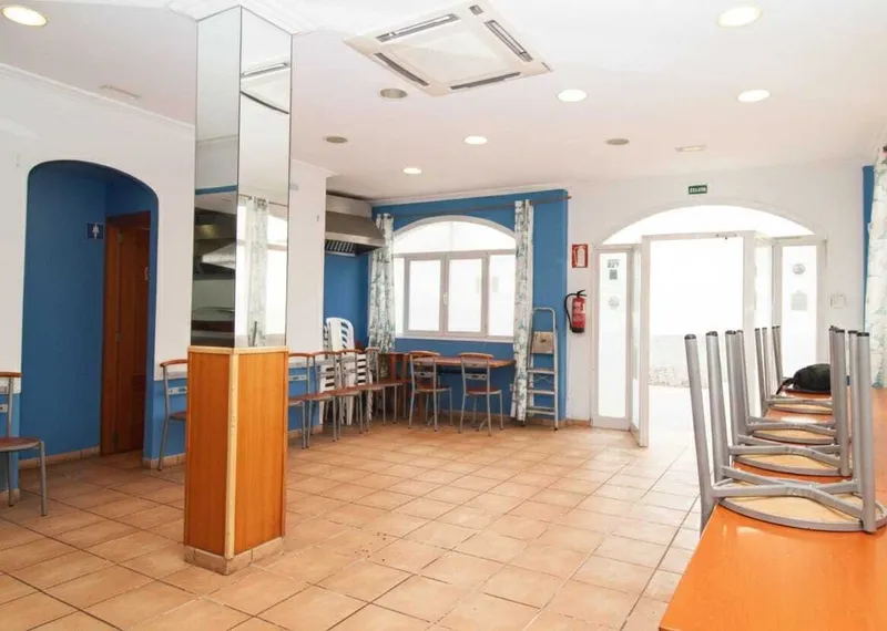 85m² premises with bar license, kitchen and near the beach for sale — photo 3