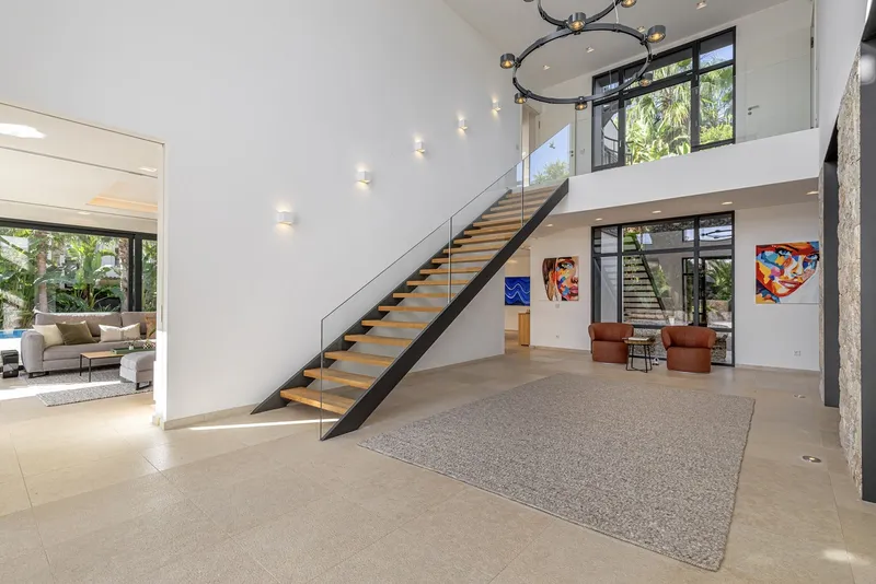 Exclusive luxury villa in modern architectural style in Santa Ponsa — photo 9