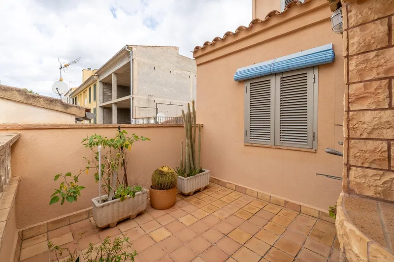 Functional three-story building in Son Servera — photo 4