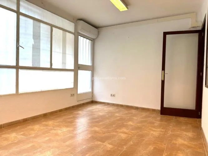 Office / Workspace. Palma de Mallorca, Center Area — photo 2