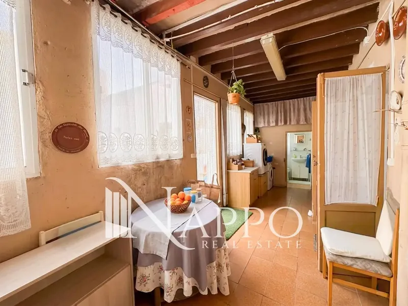 Nappo Real Estate is pleased to present this unique ground floor with large private patio located on Calle Barrera, in the heart of — photo 7