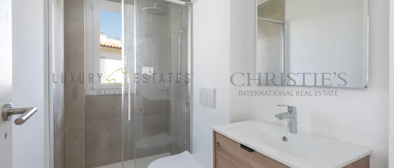 Ready to move in villa in Sa Rapita in the south of Mallorca with partial sea views — photo 5