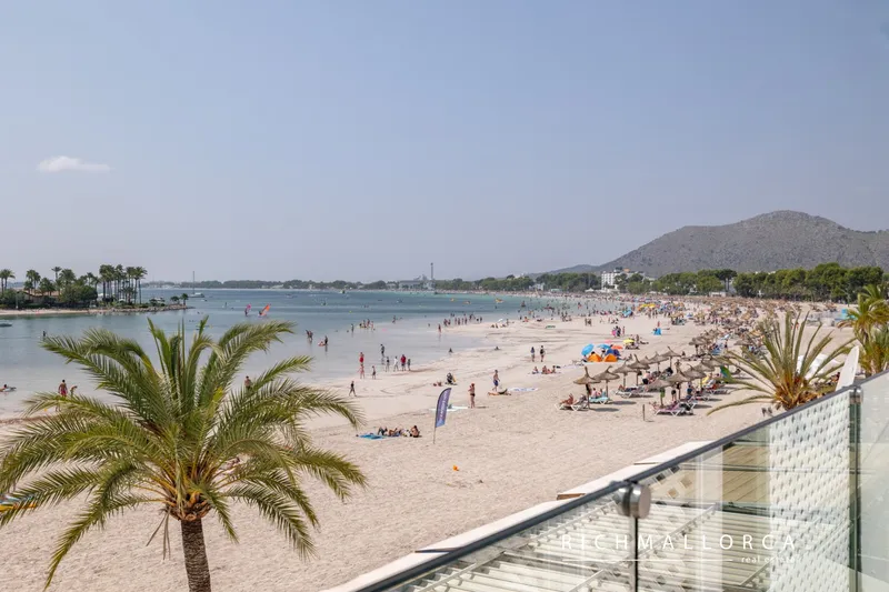 Holiday apartment on the frontline of the beach and marina — photo 3
