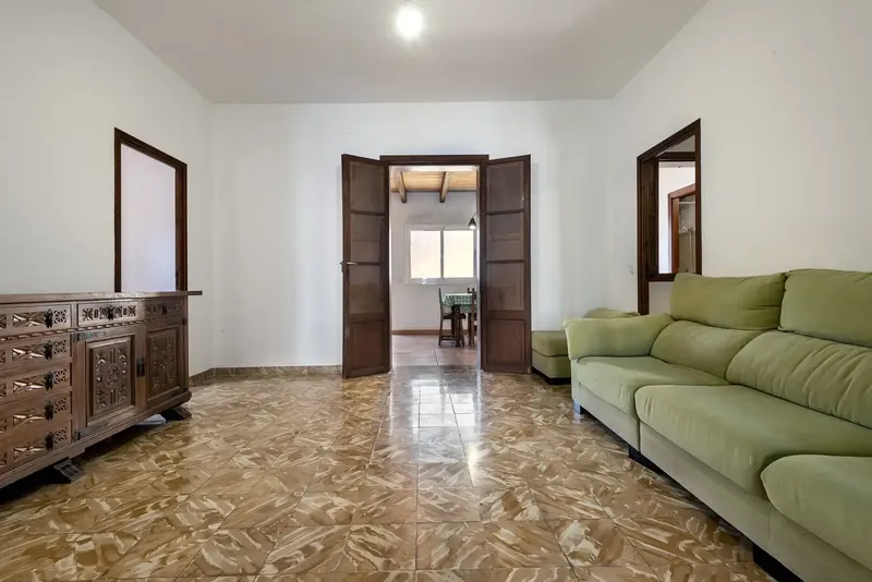 We present a unique opportunity to acquire a detached house located in the Son Ferriol neighborhood. This home, built in — photo 5