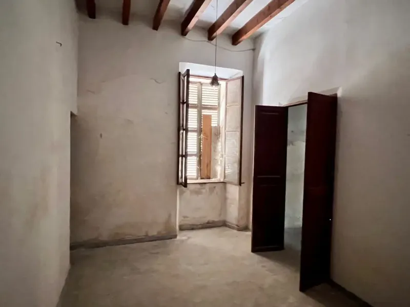 Large village house in Muro, with a large garden, the house needs renovation, 2-storey house, central. With approximately 270 m² built — photo 10