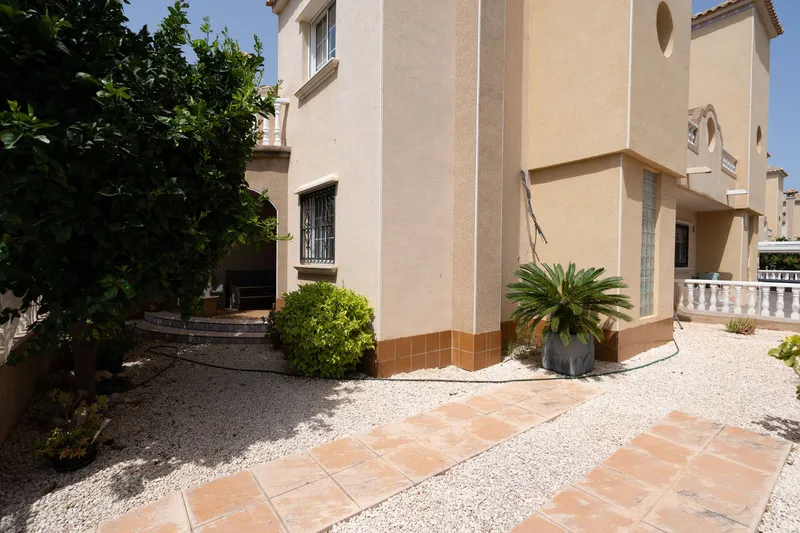 Charming townhouse with several beautiful terraces — photo 3