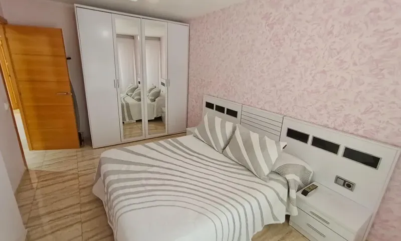 Apartment for sale on Calle Reis Católico with 4 bedrooms — photo 5