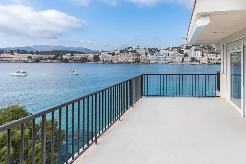 New Luxury Renovated Penthouse with Spacious Terraces and Direct Sea Access in Santa Ponsa — photo 1