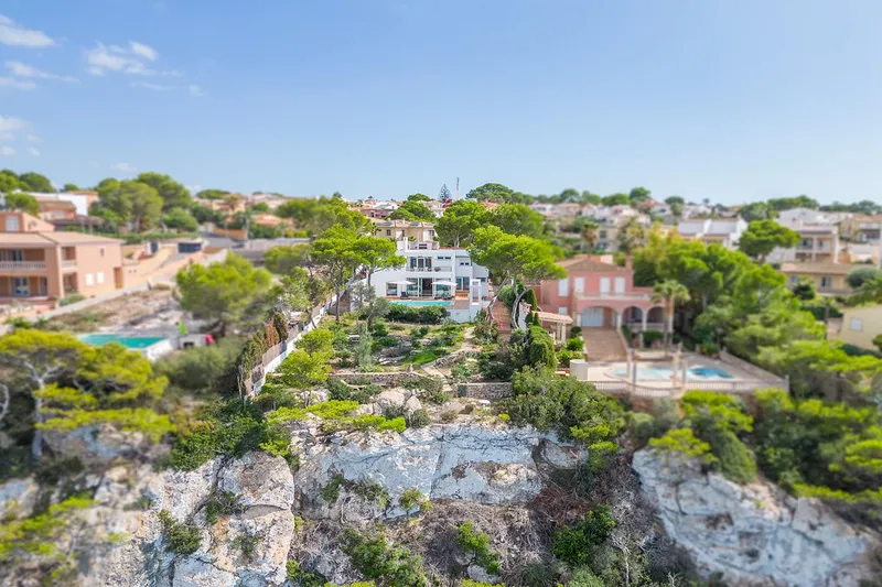 Sun-drenched villa on the first sea line with holiday rental licence — photo 2