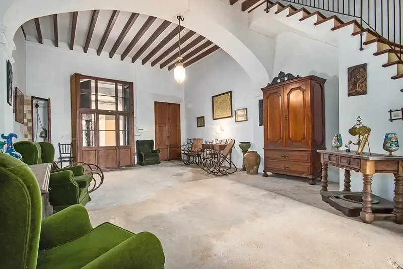 Beautiful historic property, formerly used as a pharmacy. It is located a few minutes from the center of Llucmajor. — photo 2