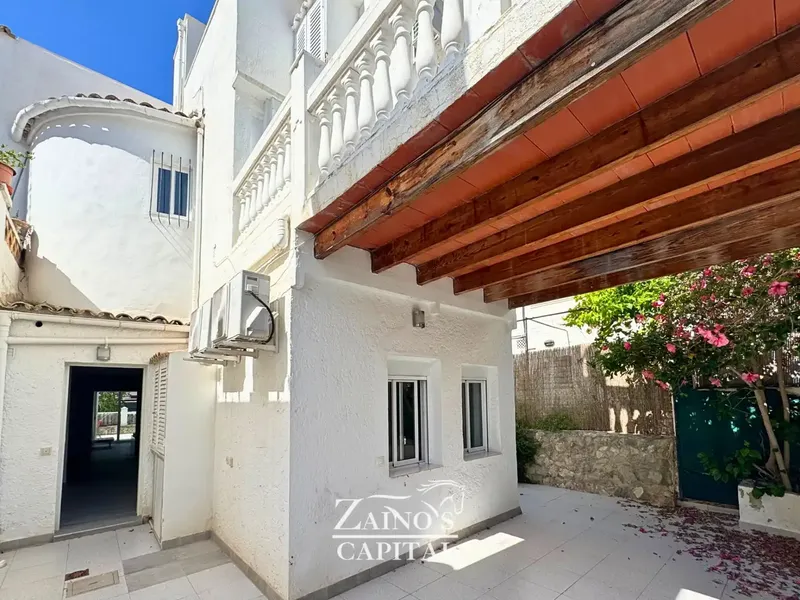 Large 6-bedroom townhouse with panoramic terraces a step from the beach in Peguera — photo 2