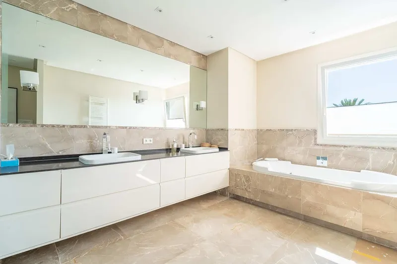 Spacious luxury villa with fantastic sea and panoramic views — photo 10
