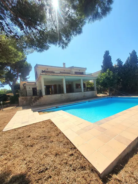 Independent chalet in Cala Blava — photo 1