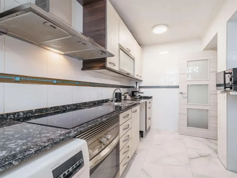 Apartment in Son Cladera, completely renovated. 85 m² and a 15 m² balcony. 3 bedrooms (two doubles with built-in wardrobes, 1 single), windows — photo 2