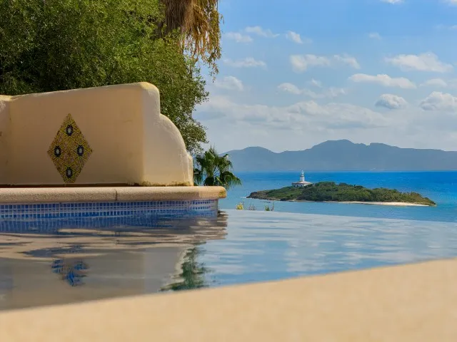 Charming villa for sale in Alcanada, Northeast Mallorca — photo 2