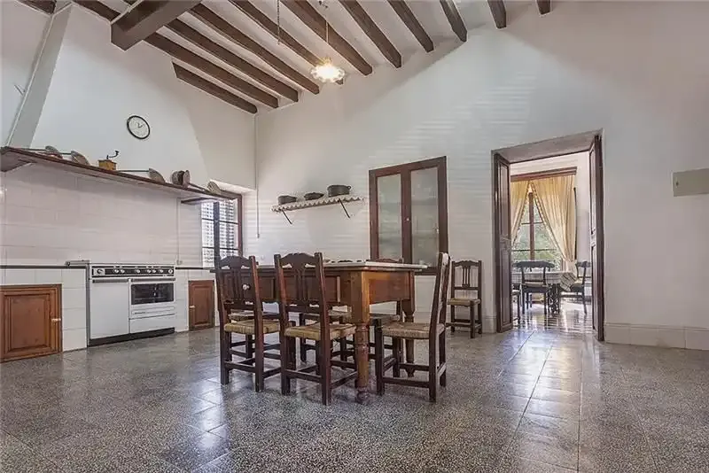 Mallorcan estate with several buildings on a plot of approx. 863,401 m2. The main house of approx. 2,051 m2 built — photo 8