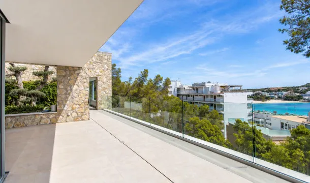 Modern newly built villa overlooking the bay of Santa Ponsa — photo 4