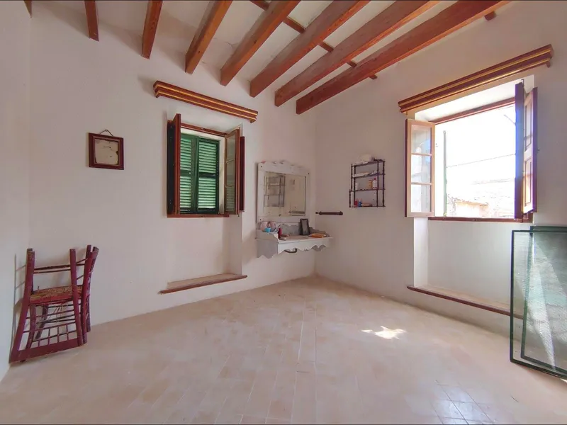 Large Mallorcan country house of 2,000 m² to restore with 55 hectares of land in Algaida — photo 6