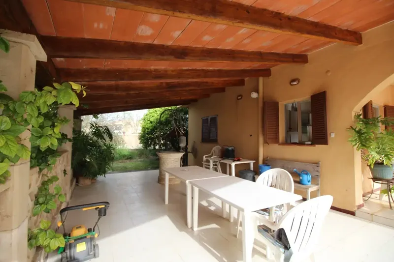 Rustic property in Pla De Na Tesa. Plot of about 2000 m2 with fully legal house in good condition, just minutes from Palma. — photo 1