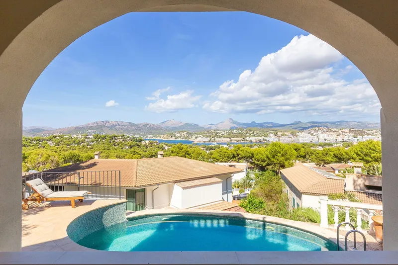 Mediterranean villa with spectacular views — photo 3