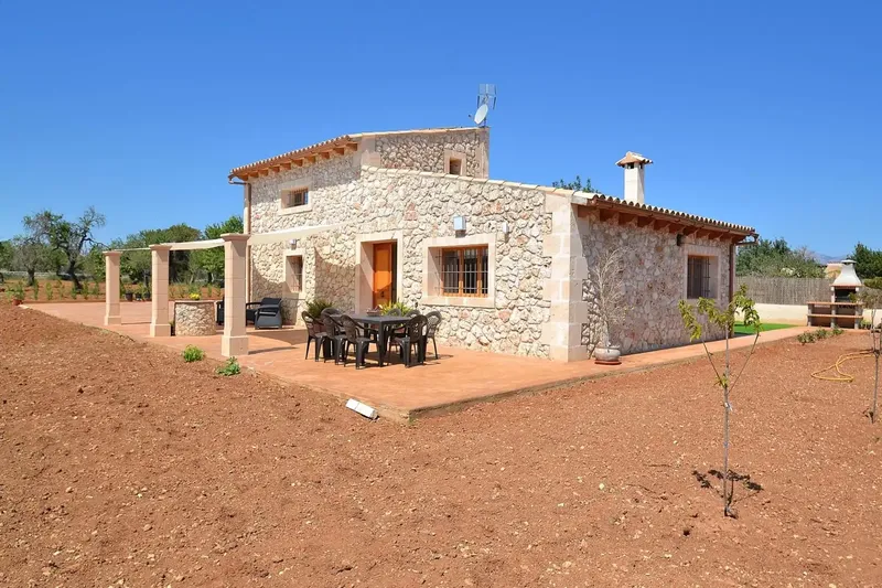 Enjoy the tranquility of the Mallorcan countryside in this beautiful finca with private pool, available for seasonal rental, located in — photo 8