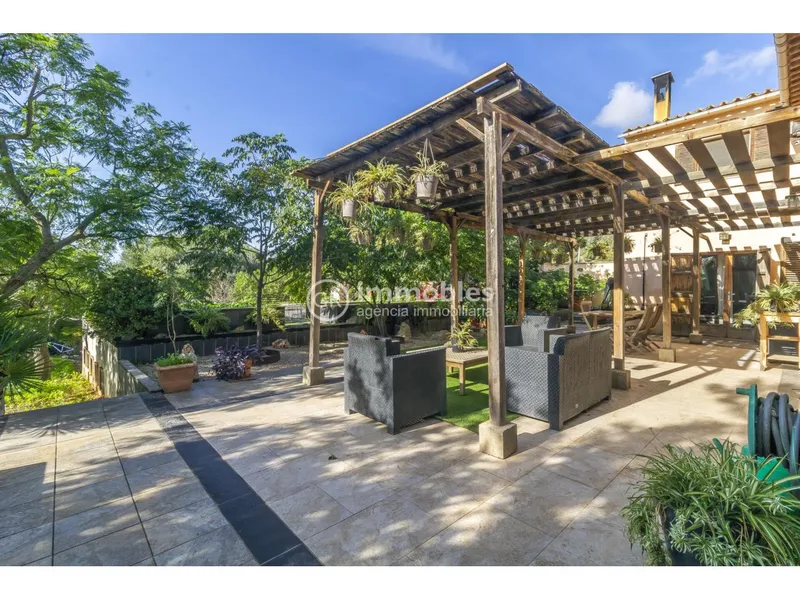 Rustic house — photo 1