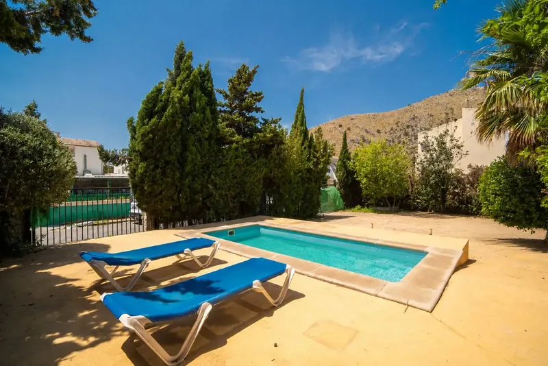 A home full of potential is this villa of approx. 150 m2 in Puerto Alcudia, near the beach and the lakes, with 4 bedrooms, 2 bathrooms, kitchen — photo 5