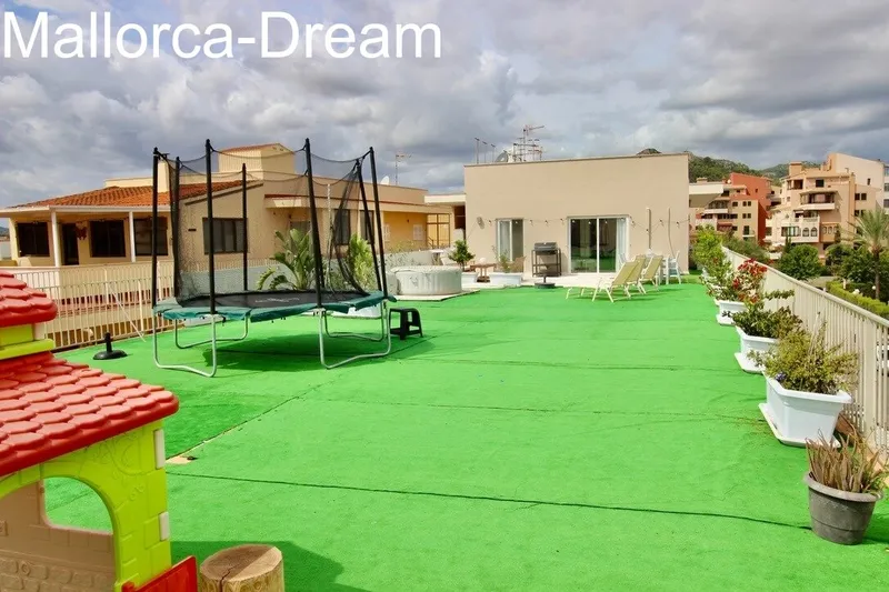 Cala Millor: Modernised penthouse flat close to the beach with 180 m2 mega terrace and sea view — photo 4