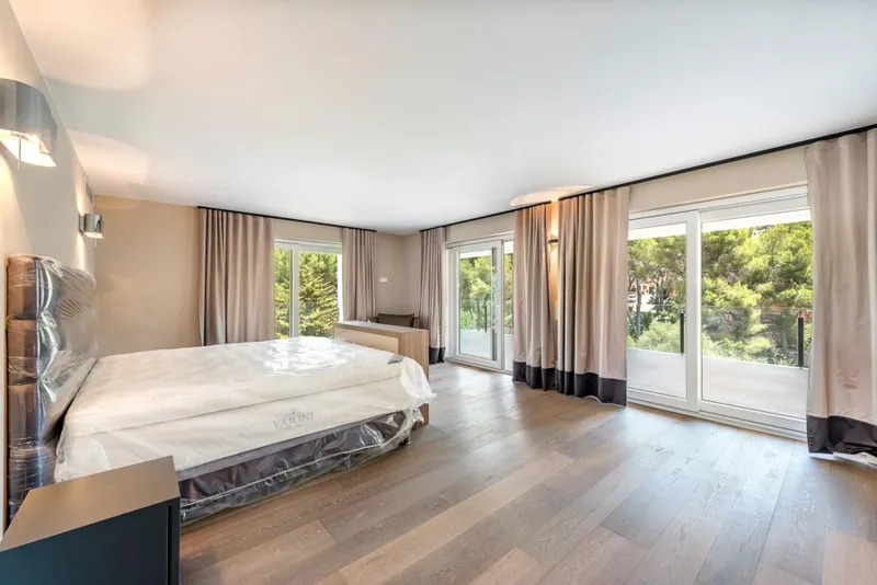 Exclusive fully renovated villa on the second sea line in Cala Fornells - Modern villa with pool (15404) — photo 10