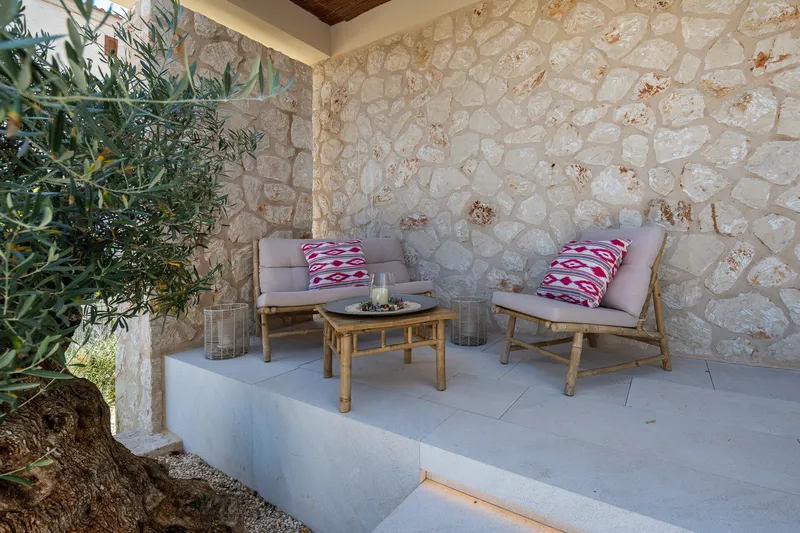 Frontline harbor villa with panoramic views and rural countryside — photo 5