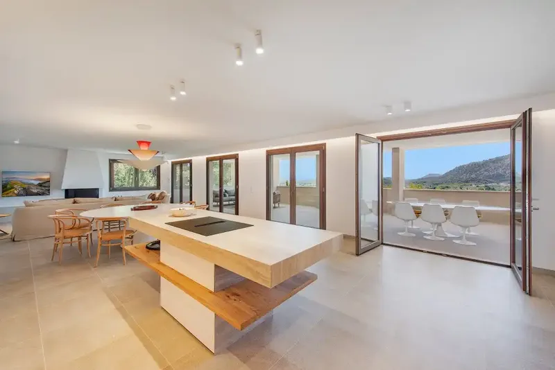 This incredible villa is located in the coveted area of La Font, on the outskirts of Pollensa, with a peaceful mountain backdrop and a position — photo 7