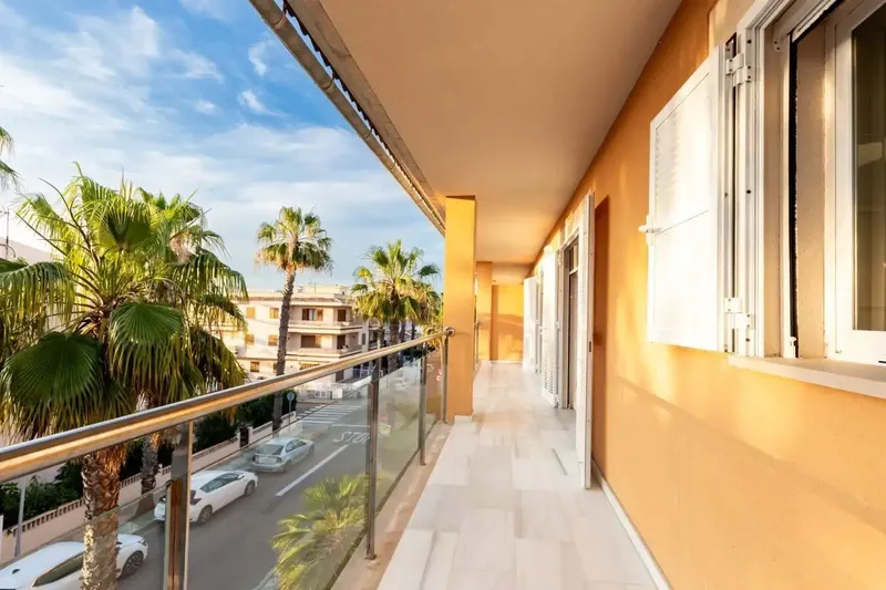 Exclusive: Renovated 3-bedroom penthouse with ETV license, 250m from the beach — photo 3