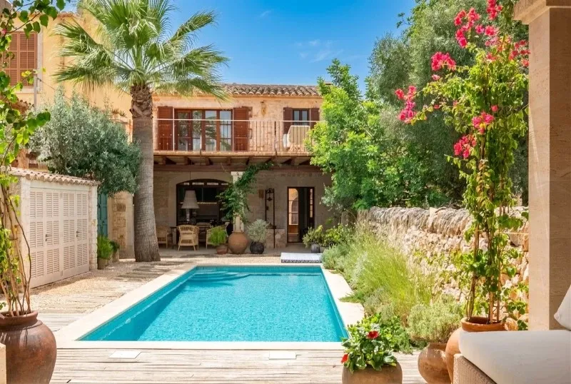 Renovated village house with great style, with an independent guest house and saltwater pool in Santanyí — photo 1