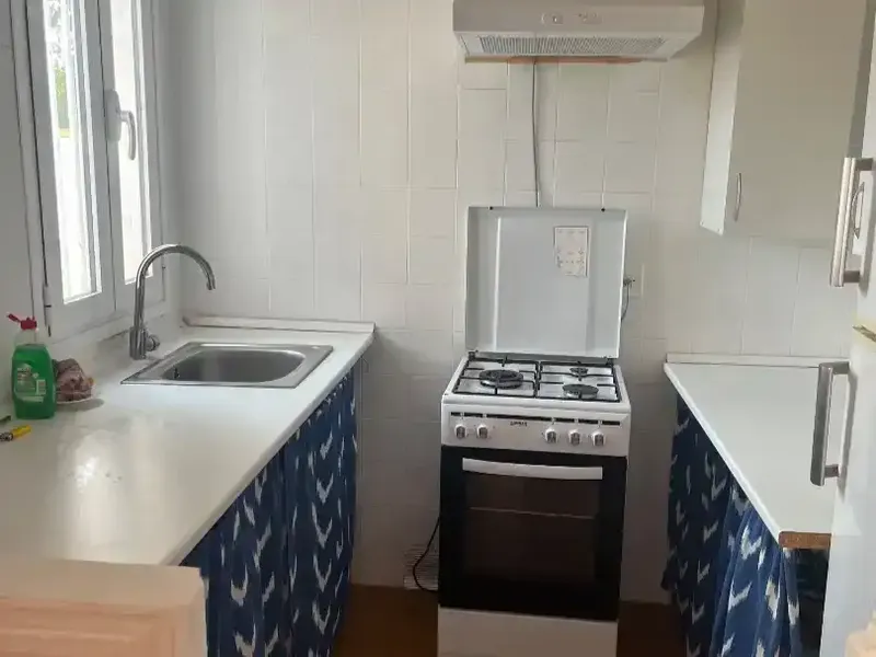 Se alquila apartamento planta baja en comunidad tranquila en sant elm a 30 metro del mar. Luminoso 3 habitaciones dos baños uno en suite com — photo 6
