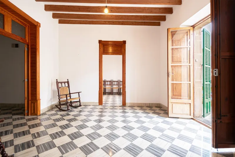 Village house in the center of Costitx with renovation potential — photo 7