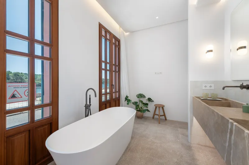 Live where the sea begins: renovated old town jewel in Porto Colom — photo 5