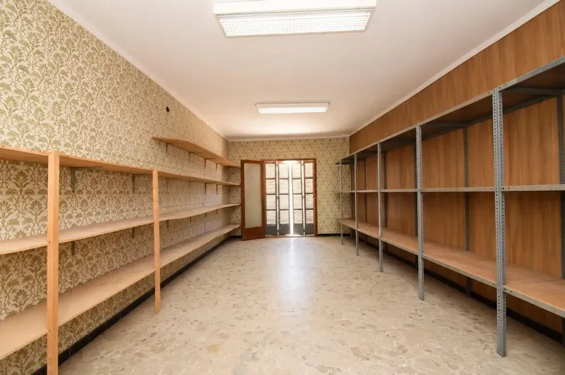 Property for renovation with commercial premises in Muro — photo 7