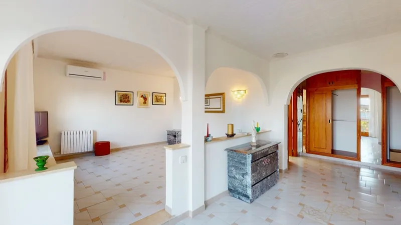 Villa with sea views in Calvià — photo 12