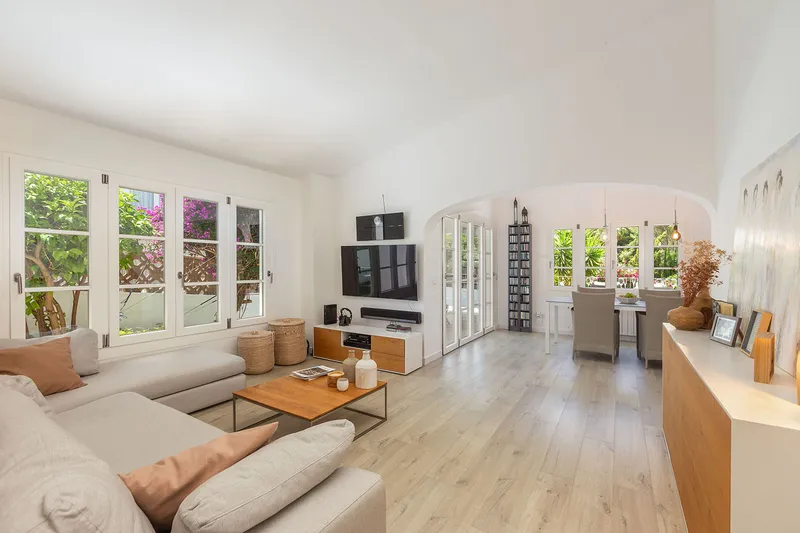 Charming house with Mediterranean flair in a quiet residential area — photo 5