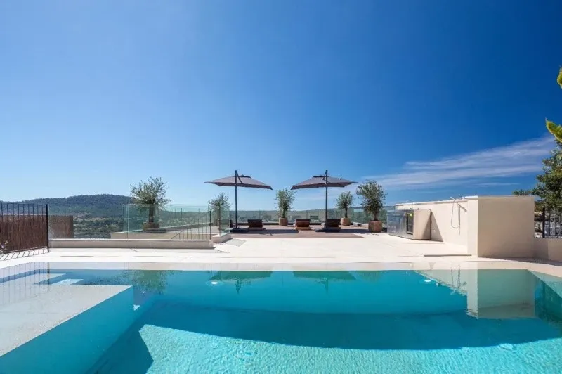Luxury villa with stunning views in Santa Ponsa — photo 1