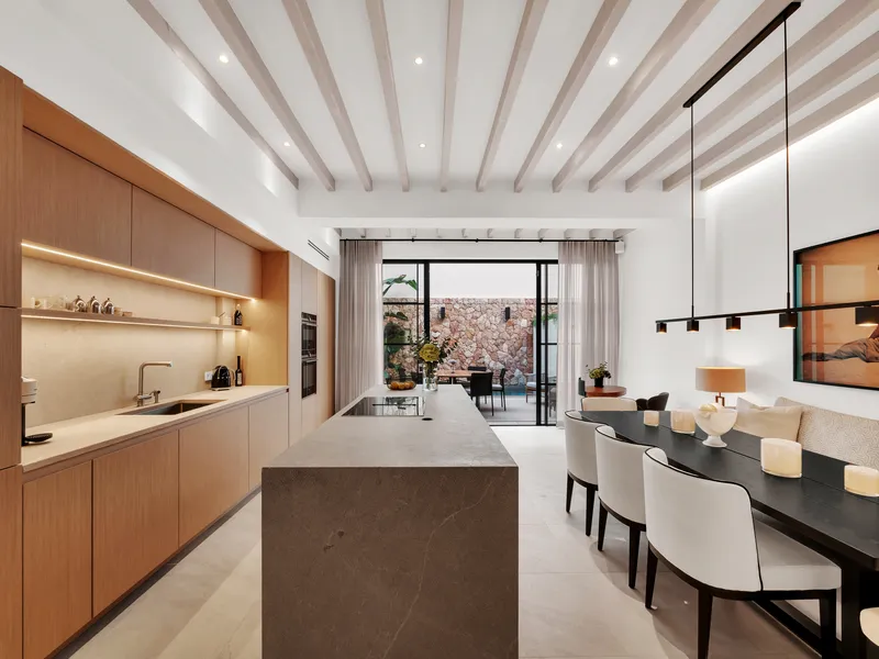 Restored townhouse with patio and roof terrace in Santa Catalina — photo 9