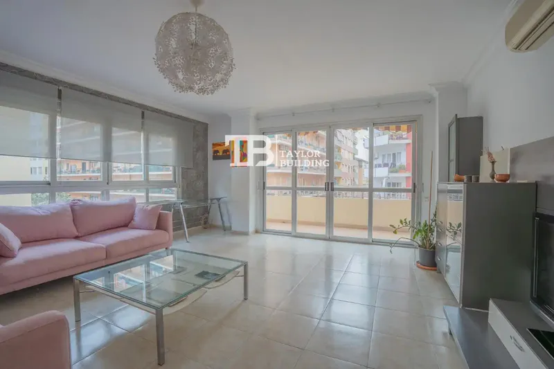 Apartment for sale in Palma de Mallorca, Balearic Islands, in the S’Escorxador area. A spacious and functional home with 153.00 m2 — photo 1