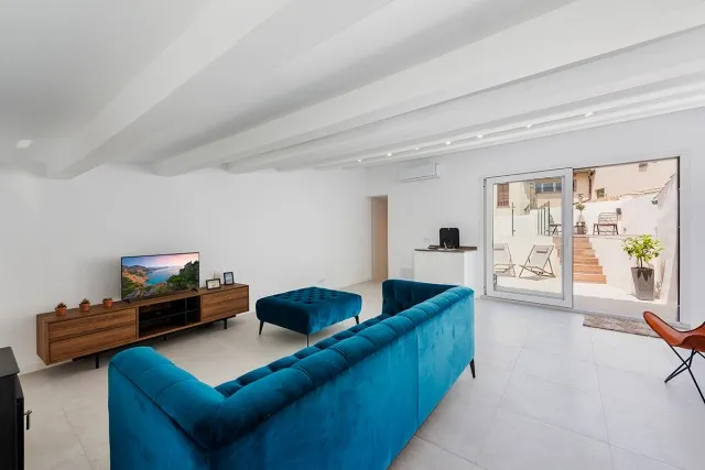 Impeccably renovated town house with pool for sale in the old town of Pollensa, Mallorca — photo 8
