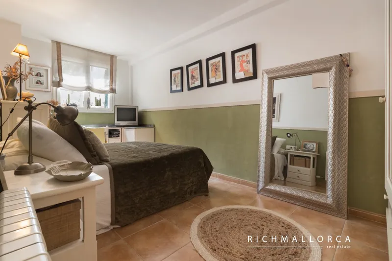Renovated duplex apartment with spacious private terraces in Cas Català — photo 8