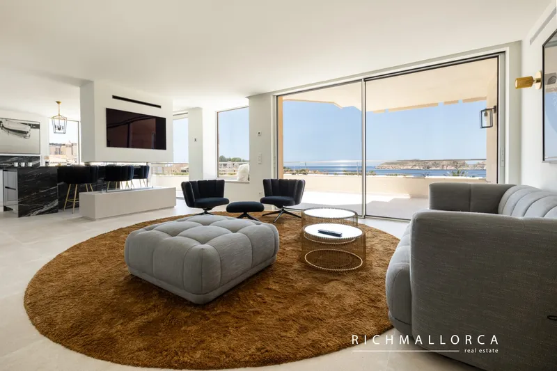 Avantgarde penthouse with infinity pool and exclusive finishing — photo 2