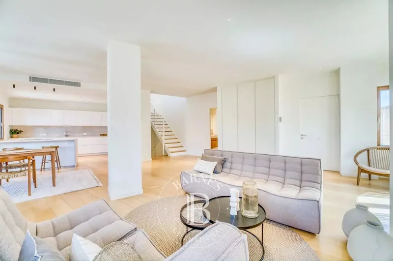 Elegant Duplex Penthouse with Panoramic Sea and City Views in Palma's Historic Old Town — photo 2